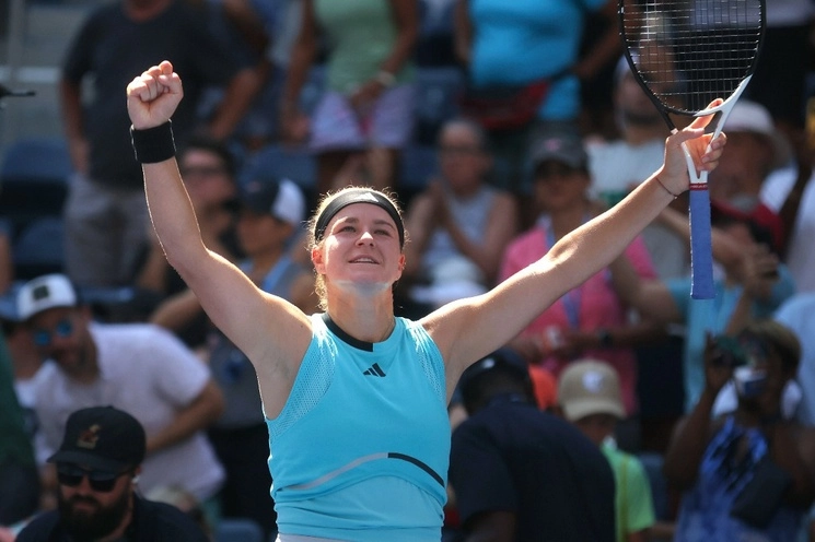 Karolina Muchova enfrentará a Sorana Cirstea en los cuartos de final del Abierto de EU. Foto Ap