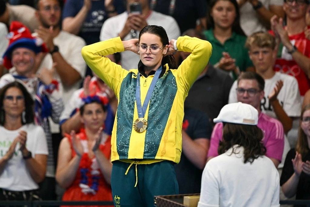 La australiana, Kaylee McKeown, ganó la medalla de oro en los 200 metros dorso e impuso récord olímpico. Foto Afp 