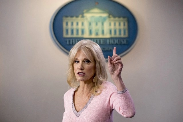 Kellyanne Conway, una cercana asesora del presidente estadunidense Donald Trump,  anunció su dimisión para centrarse en su familia. Foto Ap 
