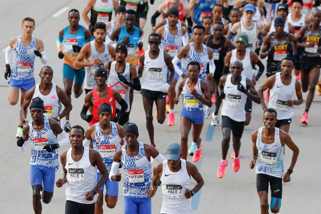 El keniano, Kelvin Kiptum estableció un nuevo récord mundial de maratón. Foto Afp