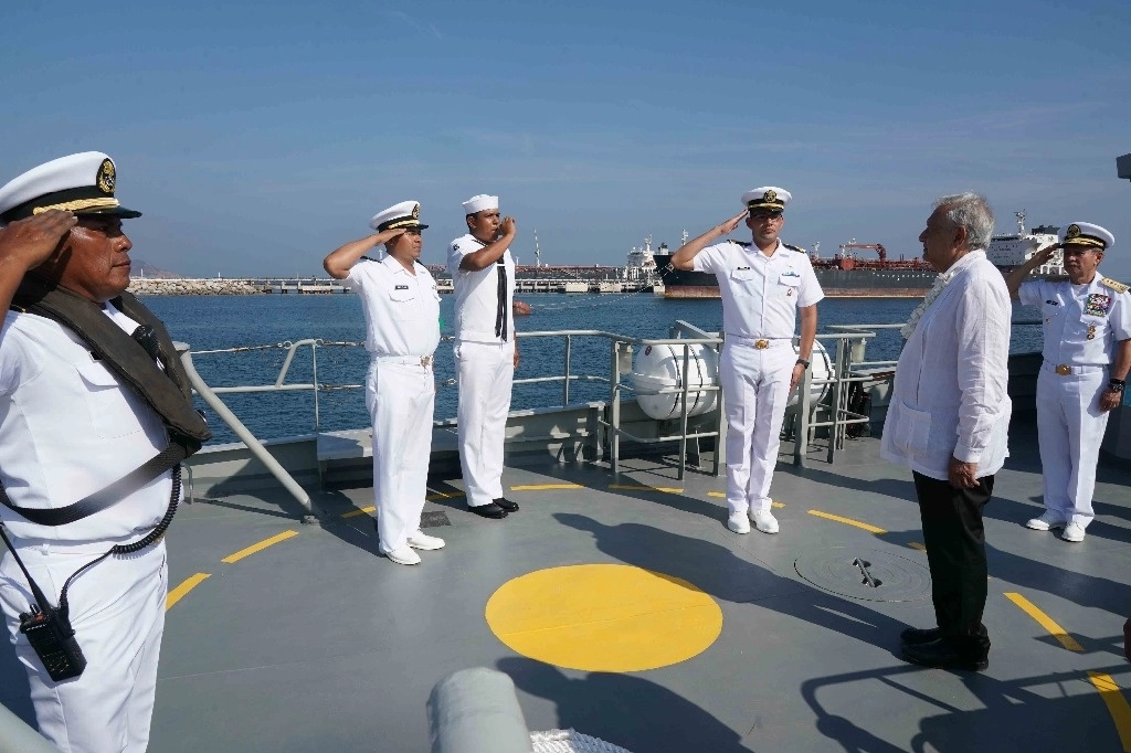 El presidente Andrés Manuel López Obrador encabezó la inauguración del rompeolas de Salina Cruz, Oaxaca, el cual permitirá que arriben barcos de gran calado que necesitan profundidad suficiente. Esta obra es estratégica para el Corredor Interoceánico del Istmo. Foto Presidencia