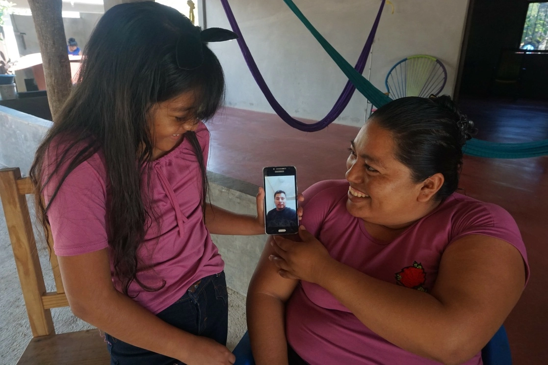 Kenia Celaya López y su pequeña hija de 11 años edad. Foto Diana Manzo