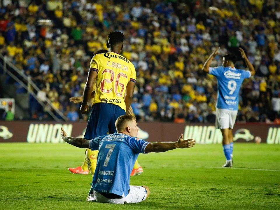 El partido llamado "clásico capitalino" concluyó con un marcador global de 2-2, pero el Club América pasa el título de la Liga Mx por su posición en la tabla. Foto 