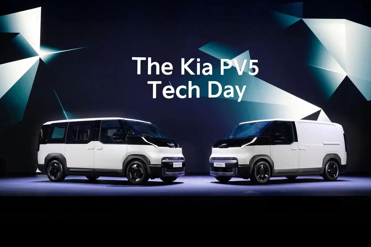 La producción del Kia PV5 es una realidad que fue presentada en sus diferentes versiones que incluyen carga y pasajeros, que son modificadas de forma modular de acuerdo a las necesidades de uso. Foto 