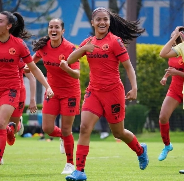 Mariel Román del Toluca Femenil anotó el primer gol de la temporada 2022-23 de la Liga MX Femenil. Foto @victoriososomos