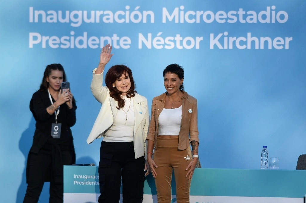 La expresidenta argentina (2007-2015) Cristina Fernández de Kirchner habla durante la inauguración del estadio “Presidente Néstor Kirchner” en Quilmes, Provincia de Buenos Aires, el 27 de abril de 2024. Foto Afp