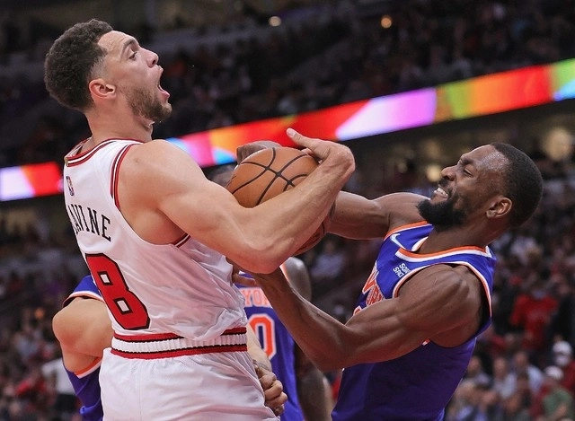 Por los Bulls, el escolta Zach Lavine terminó con 25 puntos y el pívot montenegrino Nikola Vucevic con 22. Foto Afp
