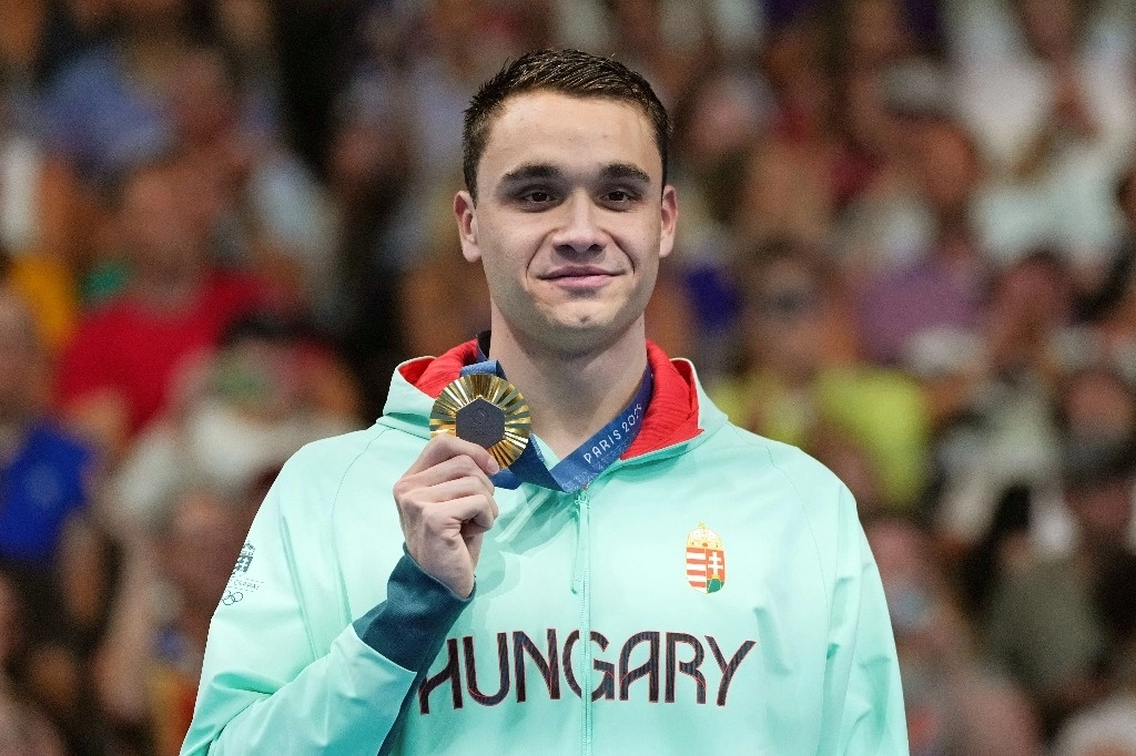 Kristof Milak hizo un tiempo de 49.90 segundos para ganar el oro en la prueba de los 100 metros estilo mariposa. Foto Ap