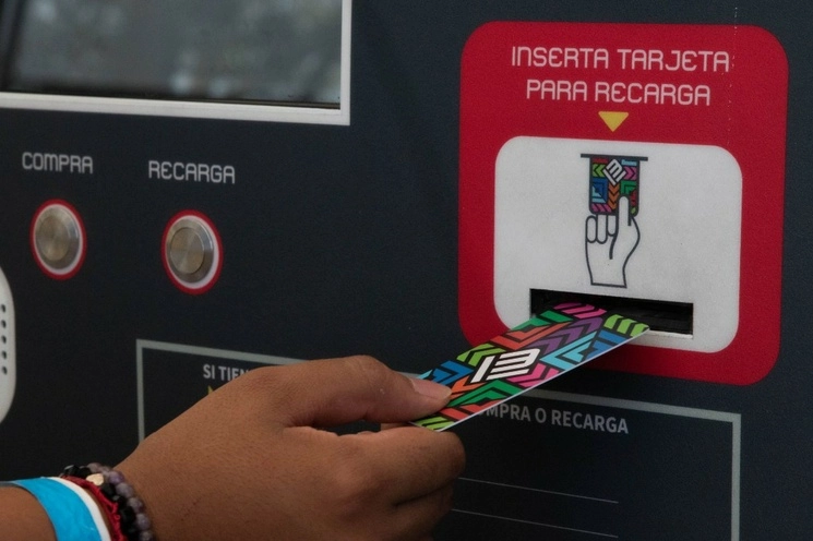 Punto de recarga de la Tarjeta de Movilidad Integrada. Foto Cuartoscuro / Archivo