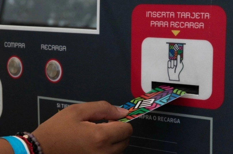 Punto de recarga de la Tarjeta de Movilidad Integrada. Foto Cuartoscuro / Archivo
