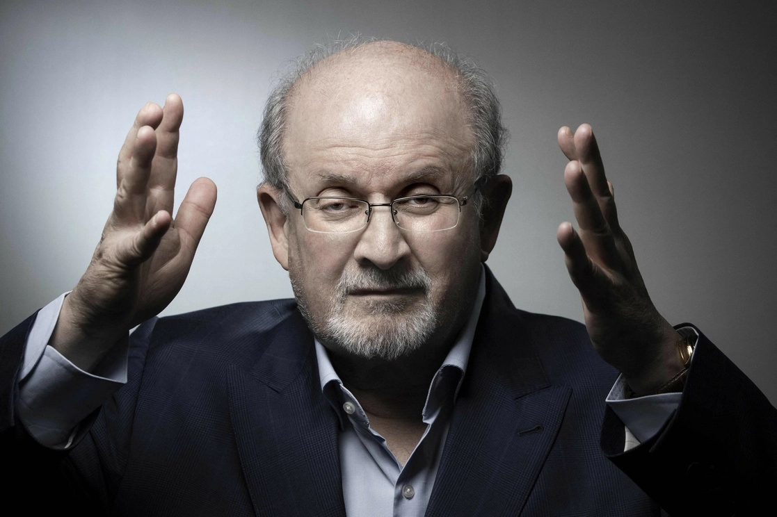 El novelista Salman Rushdie el 10 de septiembre de 2018, durante una sesión fotográfica en París. Foto Afp