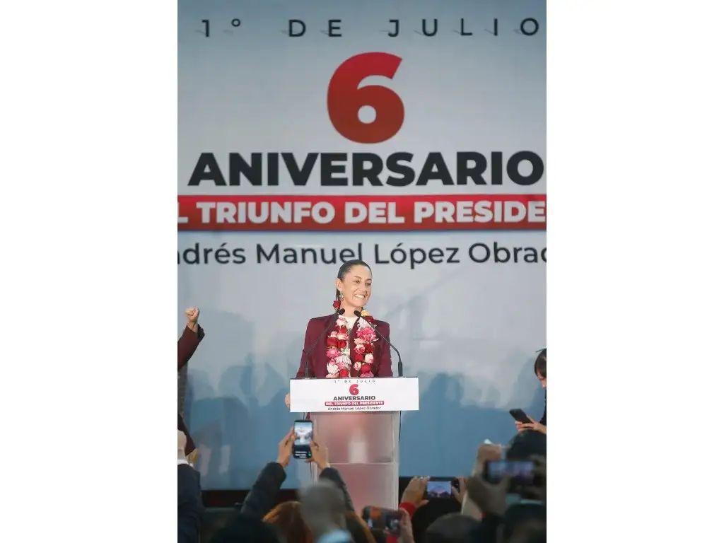 Claudia Sheinbaum, virtual presidenta electa, sostuvo, en el sexto aniversario del triunfo de Andrés Manuel López Obrador, que “la lucha no concluyó el 1º de julio de 2018 ni en las elecciones del pasado 2 de junio”. Foto Cristina Rodríguez