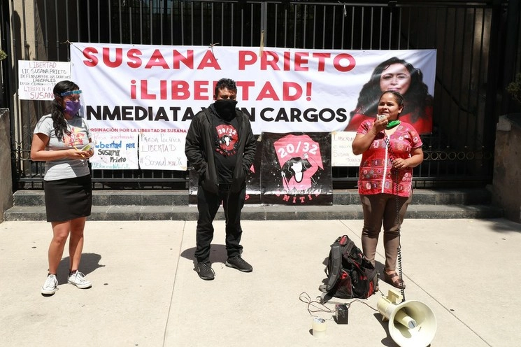 Se realizó un mitin frente a la Secretaría de Gobernación exigiendo la liberación de la abogada, Susana Prieto. Foto LA JORNADA/María Luisa Severiano