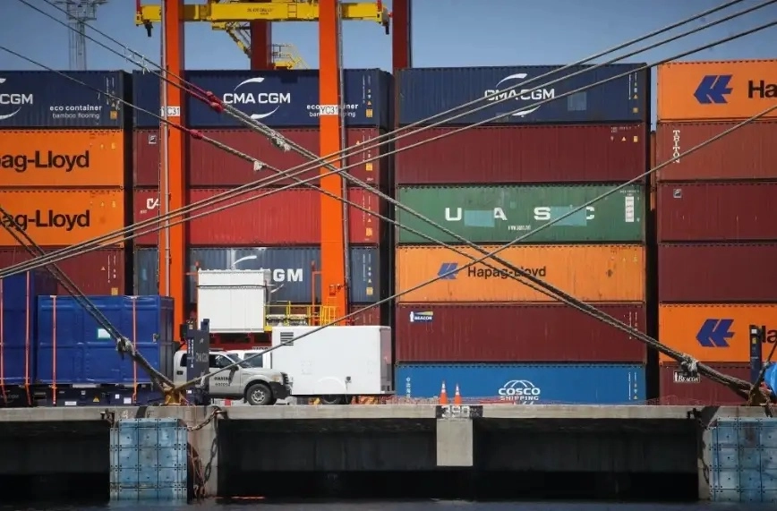 En noviembre, el valor de las exportaciones de mercancías alcanzó 52 mil 25 millones de dólares, cifra compuesta por 49 mil 643 millones de dólares de exportaciones no petroleras y por 2 mil 382 millones de dólares de petroleras. Las exportaciones totales aumentaron 3.7 por ciento a tasa anual, que resultó de un incremento de 4 por ciento en las exportaciones no petroleras, apoyadas por las manufacturas no automotrices, y una caída de 2.7 por ciento en las petroleras. Foto Yazmín Ortega Cortés / Archivo 