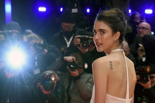 Compartirán la dirección Mariette Rissenbeek, en el área ejecutiva, y Carlo Chatrian, en la artística. En la imagen, la actriz Margaret Qualley, en la gala de inauguración, ayer. El encuentro concluirá el primero de marzo. Foto Afp