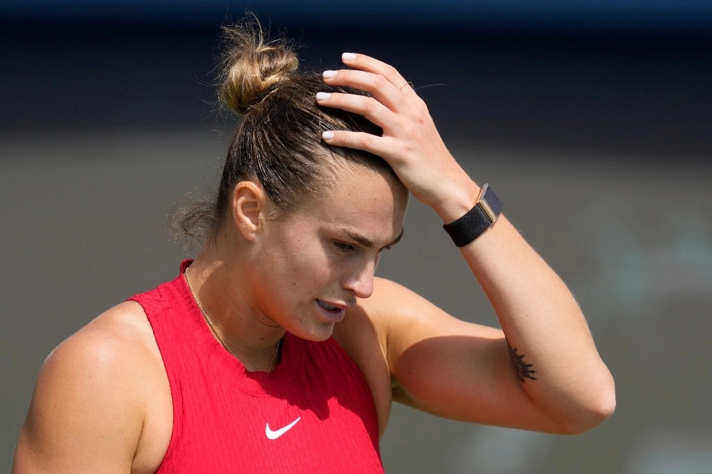 La bielorrusa Aryna Sabalenka, número 2 mundial y doble ganadora del Abierto de Australia, fue eliminada de entrada en el WTA 1000 de Dubái tras perder ante la croata Donna Vekic (número 31) por 6-7 (5/7), 6-3 y 6-0, el 20 de febrero de 2024. Foto Ap