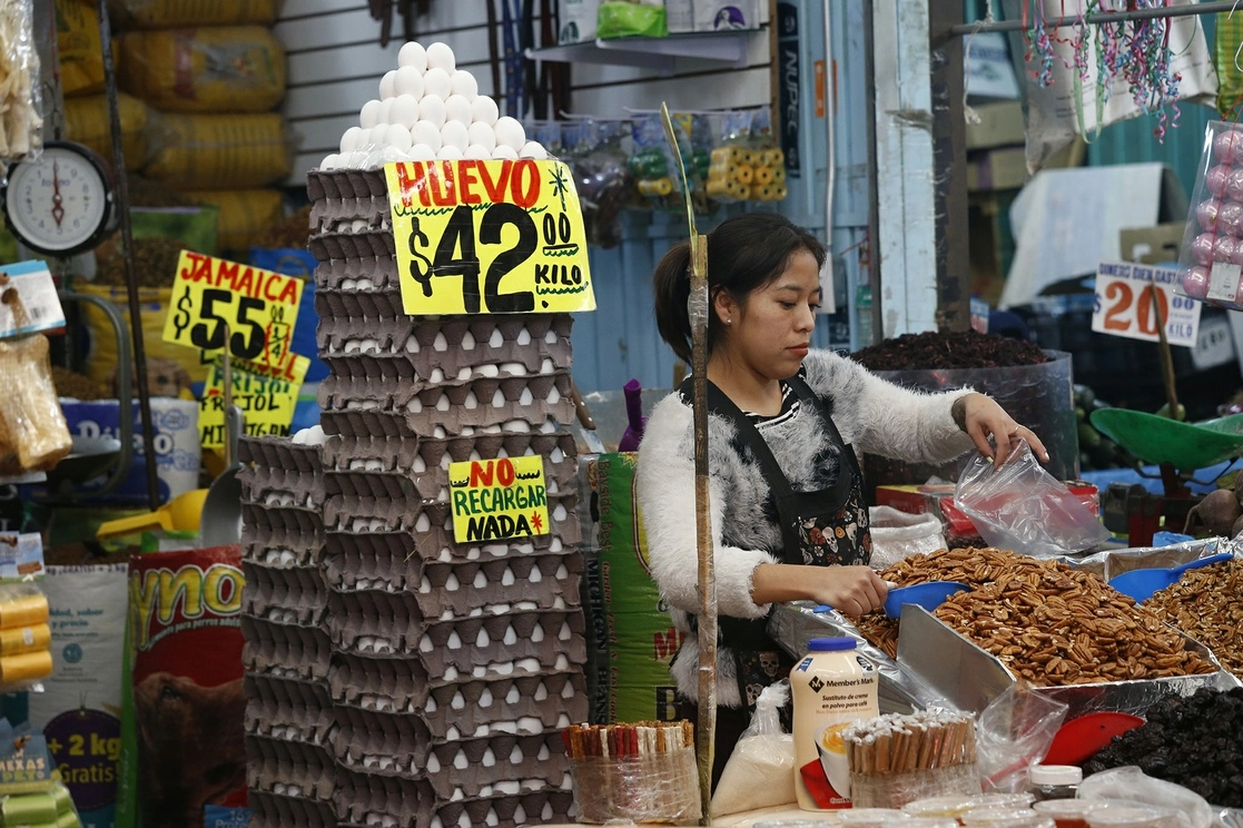 El pollo ha costado 220 pesos durante julio, octubre, noviembre y diciembre en Guerrero; en junio se pagaban 68 pesos el kilogramo. La diferencia entre uno y otro precio es de 152 pesos. Foto María Luisa Severiano