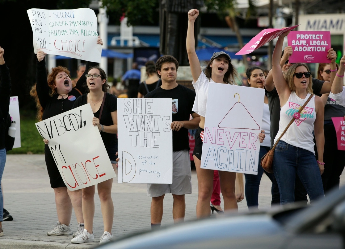En imagen de archivo, protesta en  en apoyo al aborto en Miami, Estados Unidos. Foto Ap