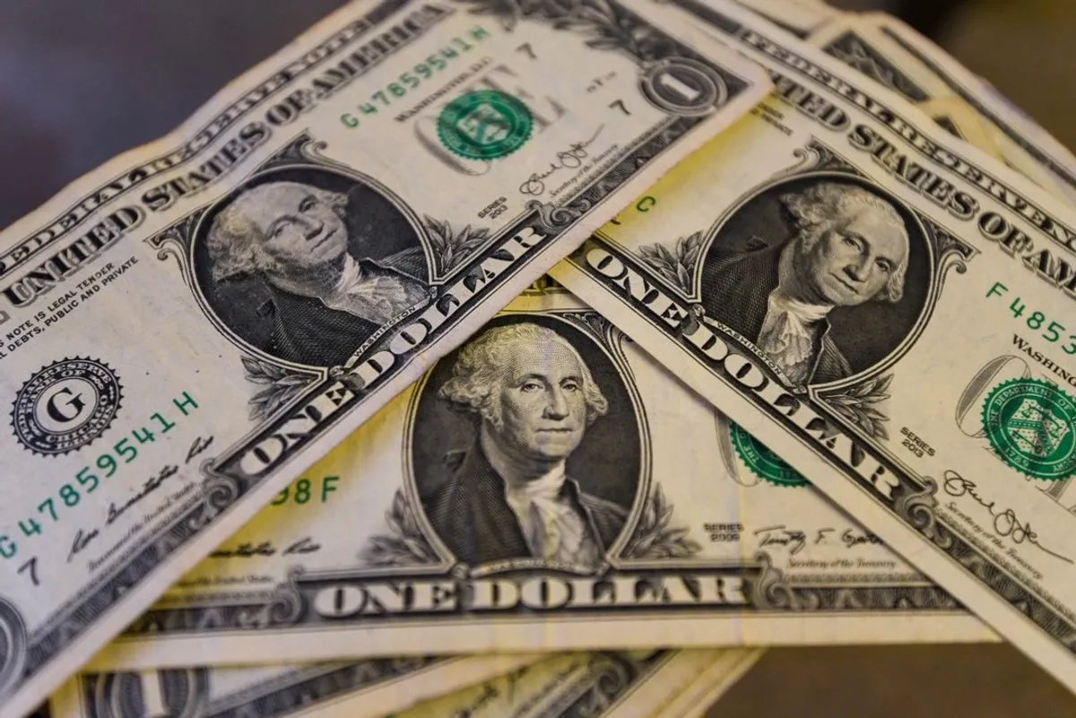 Imagen de archivo de billetes de dólar en una casa de cambio. Foto