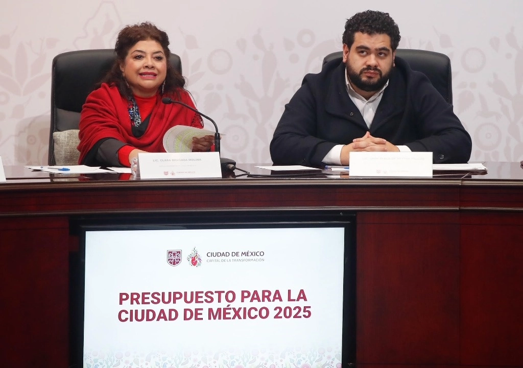  Al hacer el desglose del paquete económico, la jefa de Gobierno, Clara Brugada, sostuvo que el próximo año habrá finanzas sanas y la ciudad será la primera entidad del país en generar ingresos locales superiores a las aportaciones federales.Foto Cristina Rodríguez
