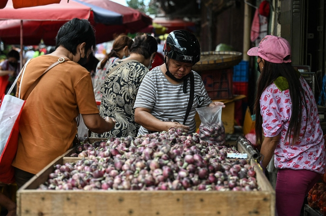 Venta de cebollas en un mercado de Manila, filipinas. Foto Afp