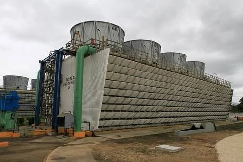 Planta de la Comisión Federal de Electricidad en Mérida, Yucatán. Foto Notimex