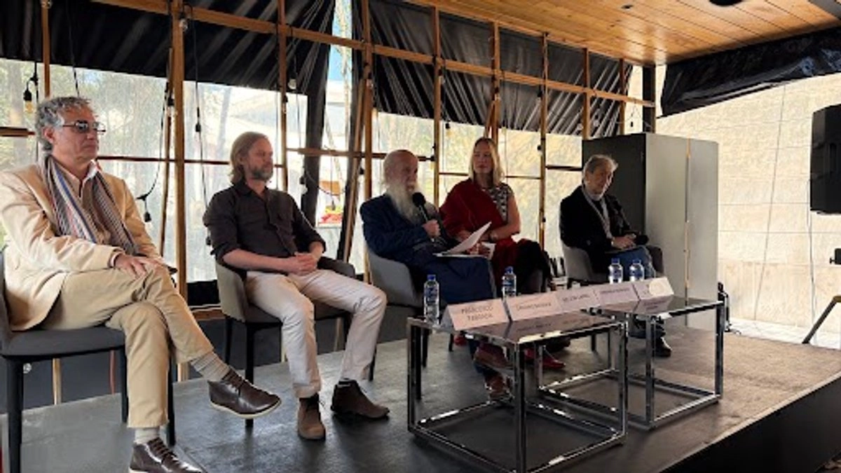 De izquierda a derecha, Francesco Taboada, Sandino Saravia, Nelson Carro, Fernanda Robinson y Marina Stavenhagen en conferencia de prensa. 