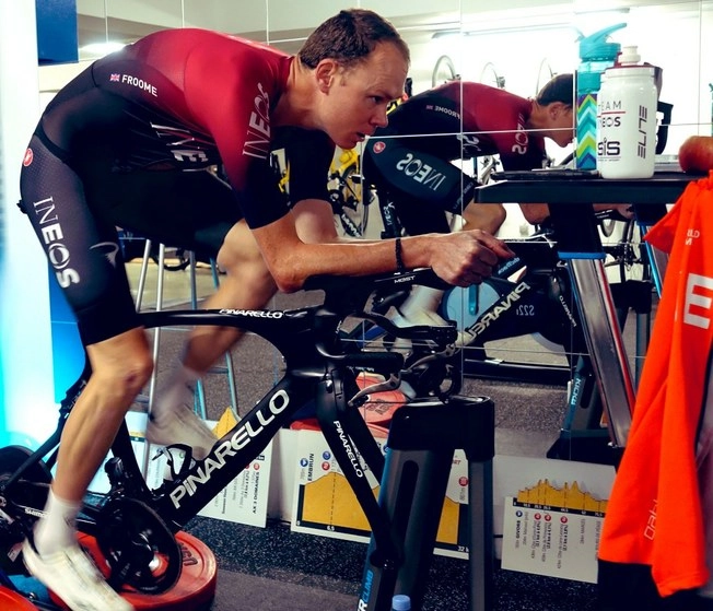 Chris Froome, ciclista británico se prepara rumbo al Tour de Francia de 2020, luego que una lesión lo dejó fuera de la edición pasada. @chrisfroome