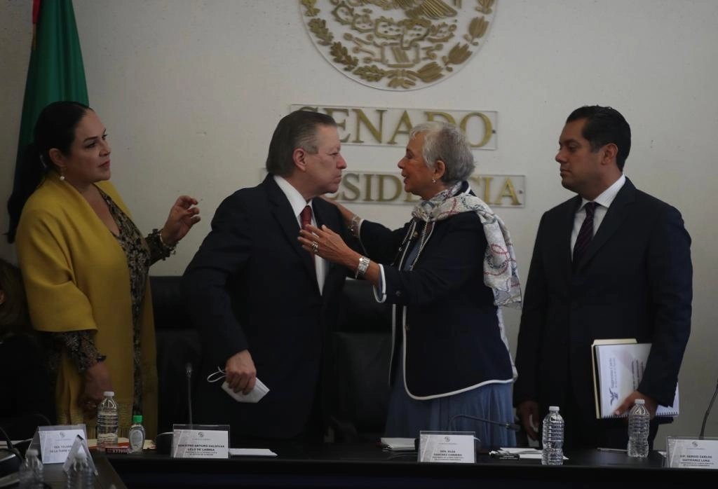 El ministro presidente de la SCJN, Arturo Zaldívar, asiste a la Comisión Permanente, encabezada por los presidentes de la Cámara de Senadores y de Diputados, Olga Sánchez Cordero y Sergio Gutiérrez Luna, y por la legisladora Mónica Fernández, para hablar sobre la serie de televisión "El caníbal" y presentar una iniciativa en materia de feminicidio, en la Ciudad de México, el 6 de julio de 2022. Foto José Antonio López