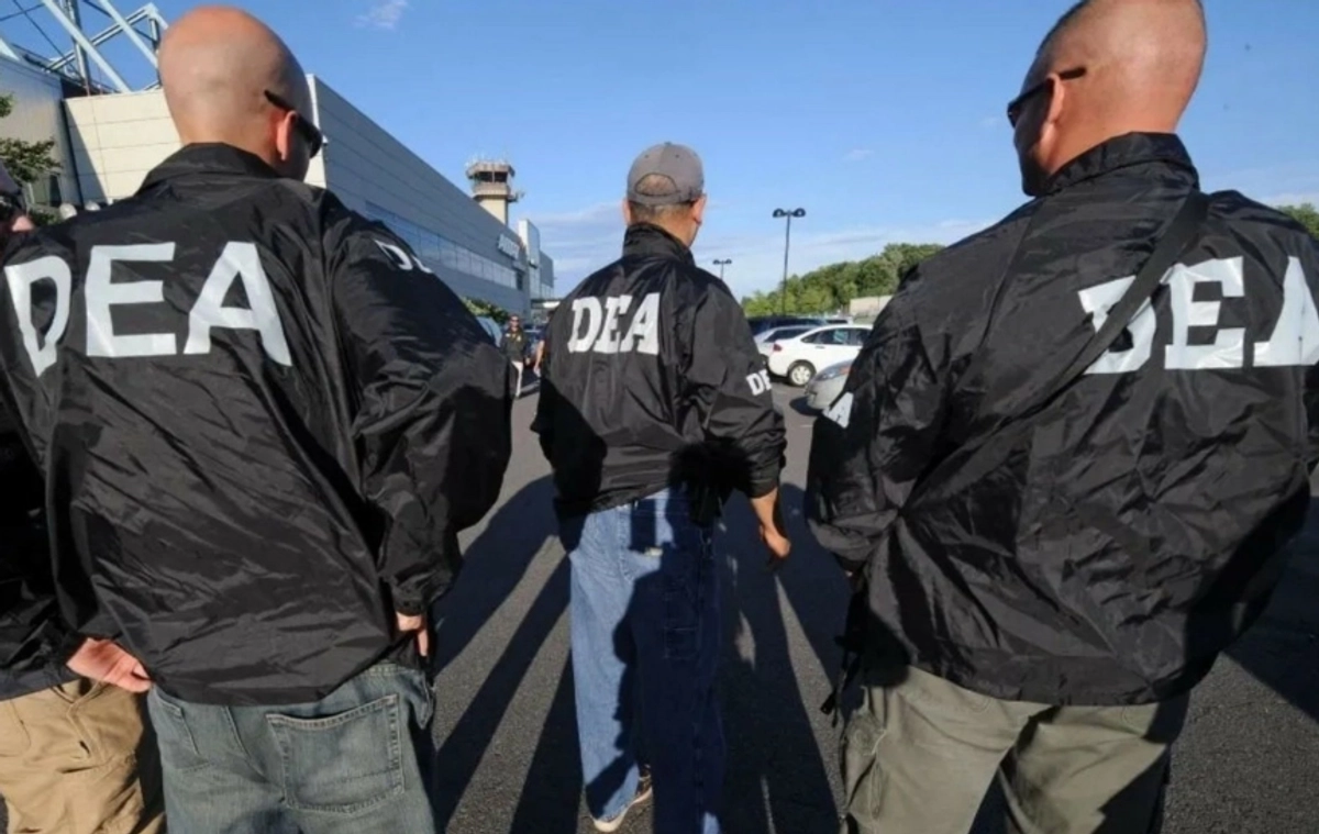 Agentes de la DEA estadunidense. 