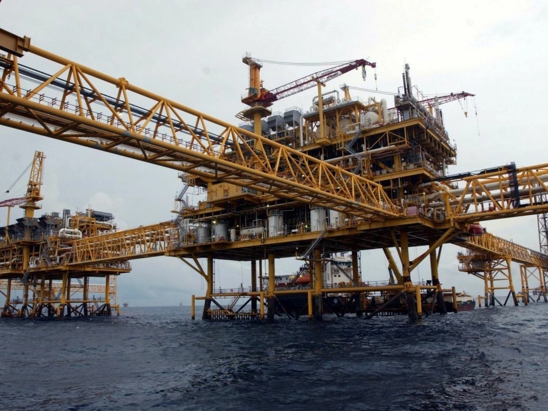 Mantener la infraestructura ha sido un objetivo de esta administración. En la imagen, una plataforma petrolera de Pemex en Ciudad del Carmen, Campeche. Foto Cuartoscuro / Archivo