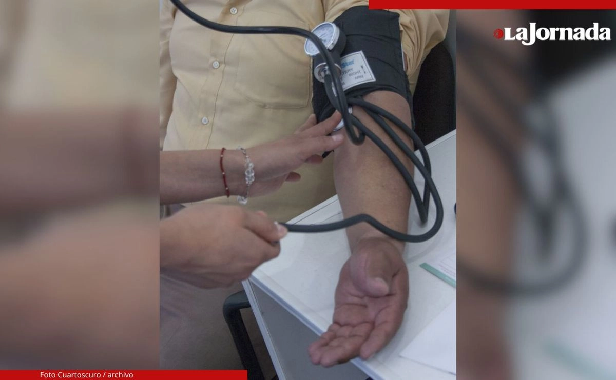 La hipertensión es uno de los 17 padecimientos que forman parte del síndrome metabólico, los cuales son los principales factores de riesgo para el desarrollo de diabetes. Foto 
