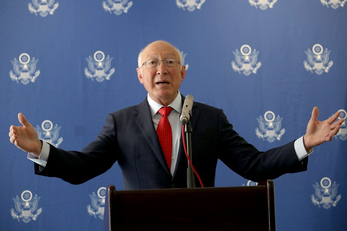 Estados Unidos está resolviendo con el gobierno mexicano disputas con empresas del sector energético que involucran más de 30 mil mdd en inversiones estadunidenses, dijo el embajador Ken Salazar. Foto María Luisa Severiano / Archivo