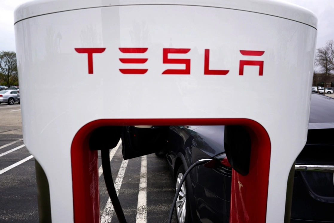 La empresa de autos eléctricos recibirá de la minera brasileña Vale el níquel clase uno obtenido de las operaciones en Canadá. Foto Ap