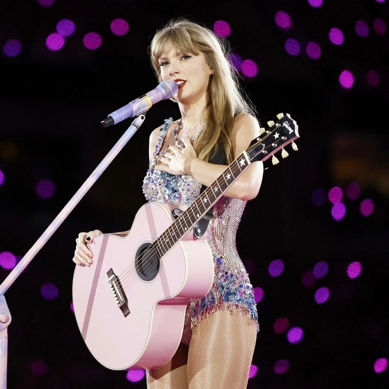Taylor Swift durante el primero de cuatro conciertos que ofrece en el Foro Sol, como parte de su gira The Eras Tour. Foto tomada de X.