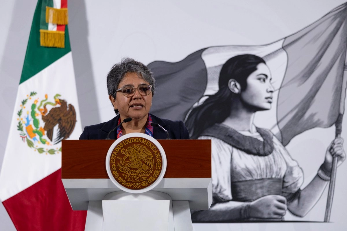 La secretaria de Anticorrupción y Buen Gobierno, Raquel Buenrostro, durante la conferencia matutina en Palacio Nacional, en la Ciudad de México, el 24 de octubre de 2025.