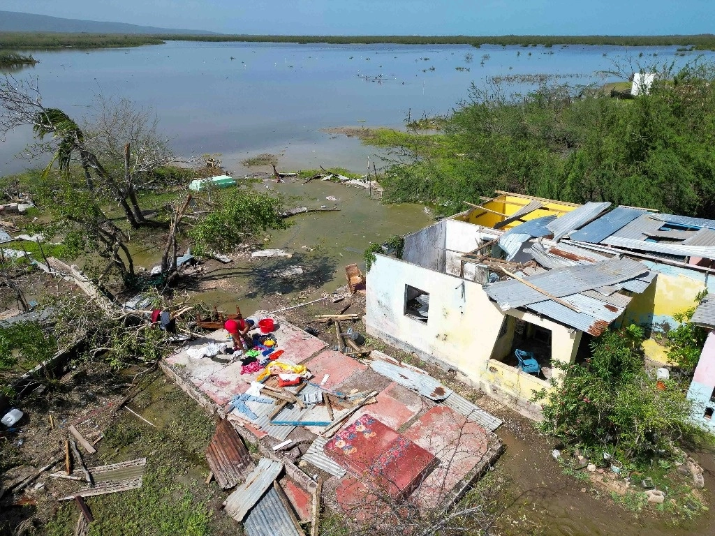 Destrucción dejada por el paso del huracán 'Beryl' en Jamaica, el 4 de julio de 2024. Foto Ap
