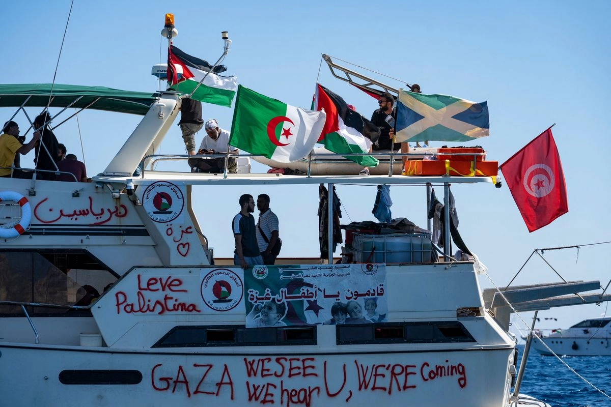 Miembros del grupo de barcos de la Flotilla Global Sumud a Gaza en la pequeña isla de Koufonisi, al sur de Creta, el 26 de septiembre de 2025. 