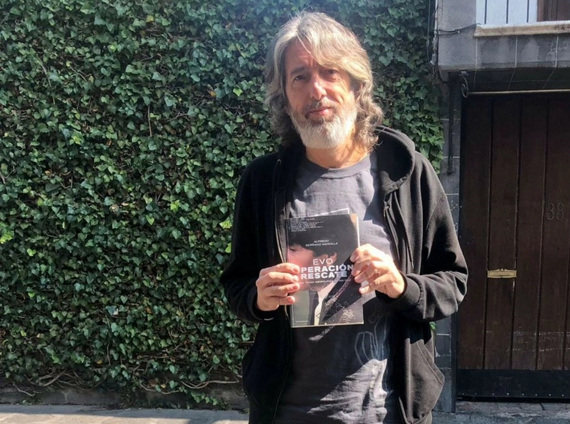 El libro "es una oda, un mimo a toda esta buena gente, a la solidaridad", define Alfredo Serrano. Foto Arturo Cano