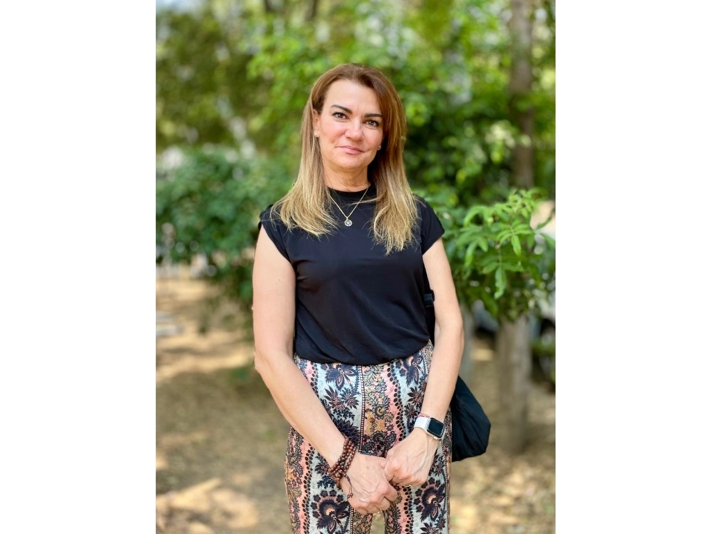 Verónica Escalante contó en entrevista con ‘La Jornada’ que su novela aborda “la culpa, la maternidad y el aborto, temas universales. Lo local nunca es tan local, porque el ser humano es igual en todos lados”. Foto Roberto García Ortiz 