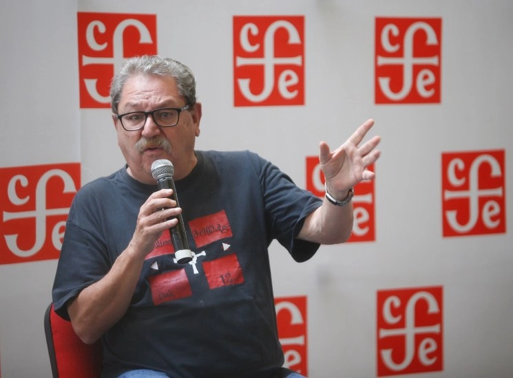 En esta imagen de archivo, el director del Fondo de Cultura Económica (FCE), Paco Ignacio Taibo II. Foto Guillermo Sologuren
