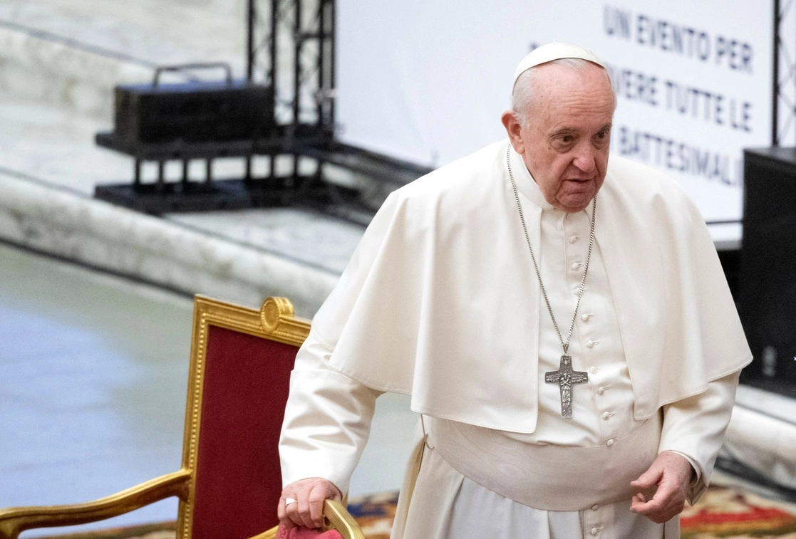 El papa Francisco durante el simposio sobre el sacerdocio, realizado en el salón Pablo VI del Vaticano, el 17 de febrero de 2022. Foto Afp