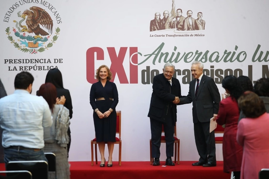 El presidente Andrés Manuel López Obrador presidió la ceremonia conmemorativa por el 111 aniversario luctuoso de Francisco I. Madero, en Palacio Nacional. Lo acompañaron su esposa Beatriz Gutiérrez Müller y Héctor Vasconcelos, en la Ciudad de México, el 23 de febrero de 2024. Foto Yazmín Ortega Cortés