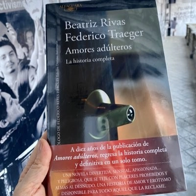 Imagen con la portada de la novela escrita por Beatriz Rivas y Federico Traeger, tomada de @AmoresAdulteros