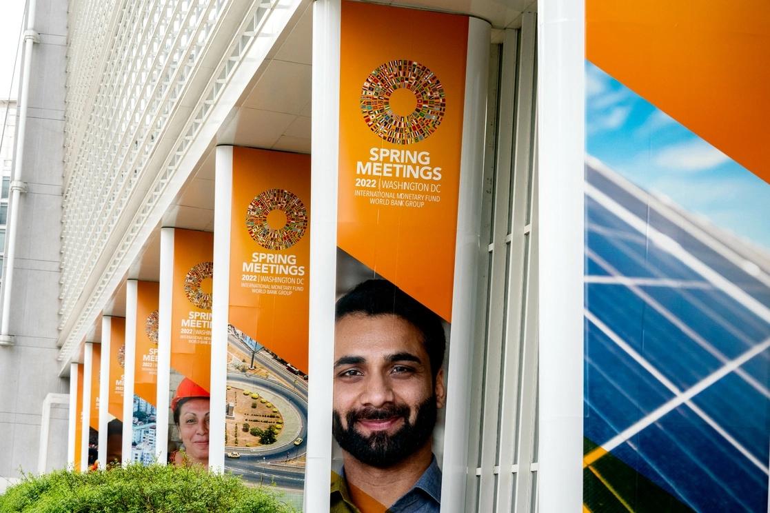 Carteles de la reunión anual conjunta de primavera con el FMI, en las oficinas centrales del Banco Mundial en Washington, el 13 de abril de 2022. Foto Afp