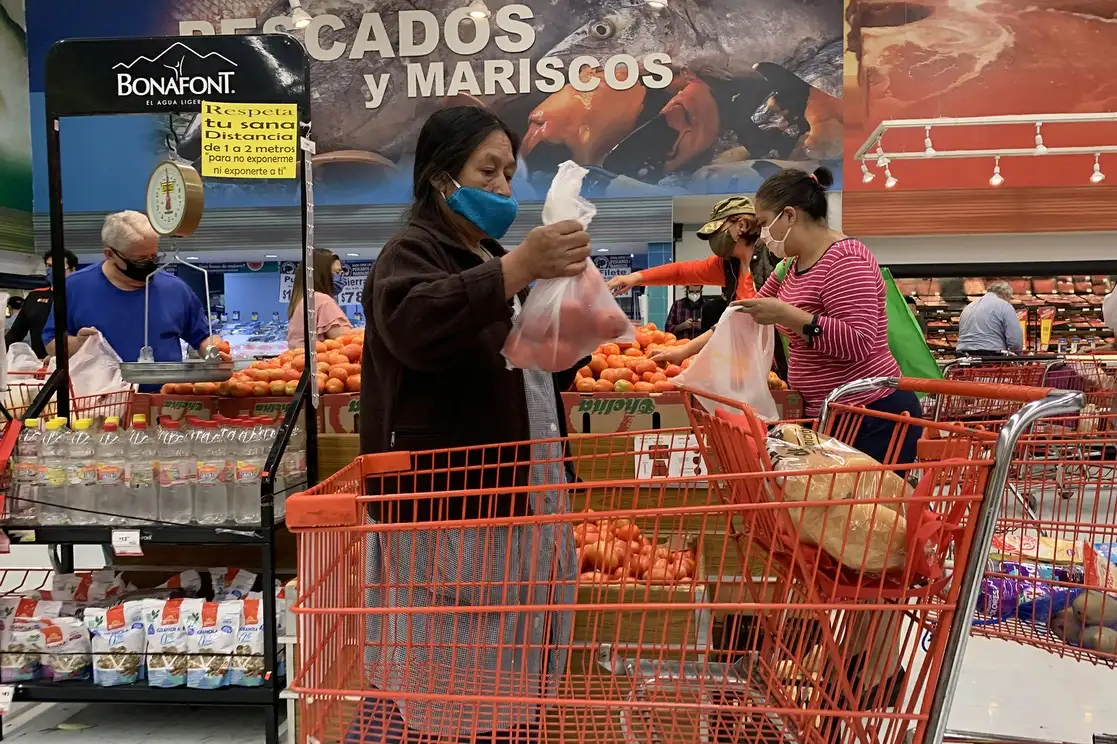 Hasta junio de 2021 la mitad de los hogares en América Latina no habían recuperado el nivel de ingresos que tenían en el primer trimestre del año pasado. Foto: María Luisa Severiano/ Archivo