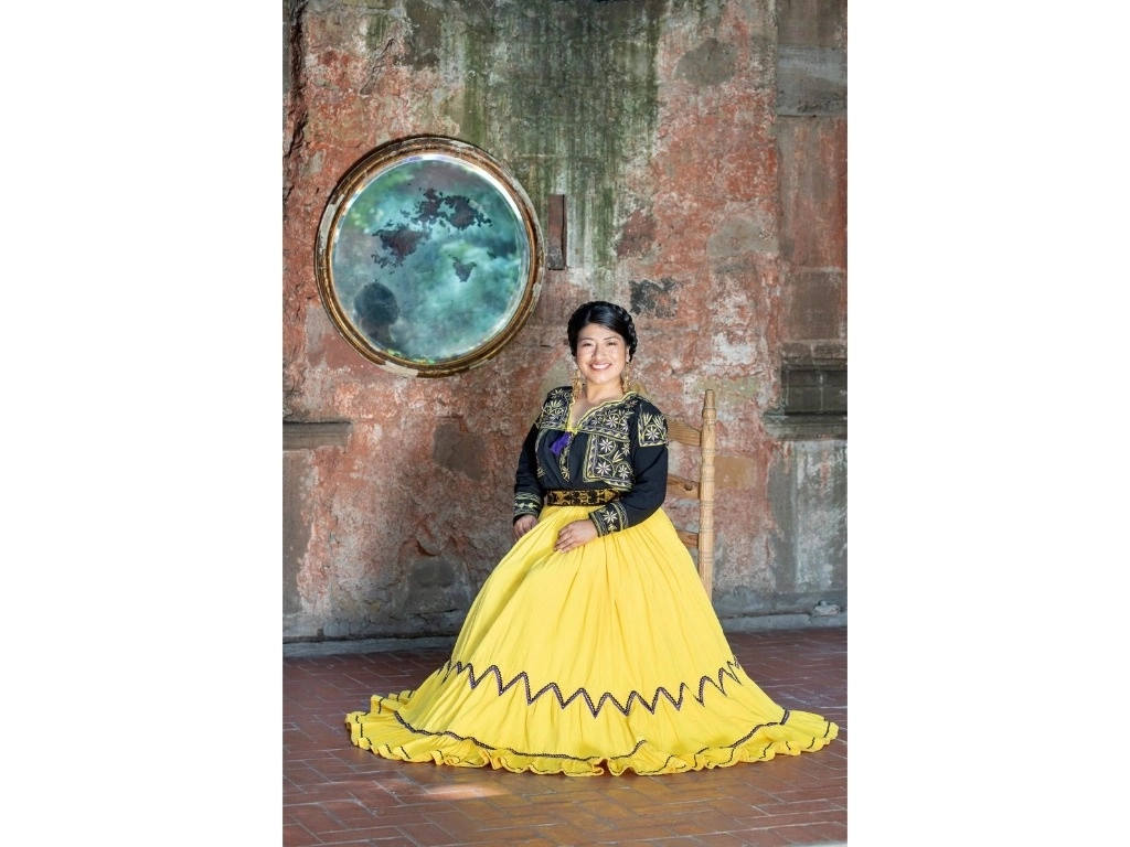 En el concierto, María Reyna cantará su repertorio habitual, que incluye 'Orgullosa soy raíz', traducida al mixe, y 'Flor de canela', canción de amor en purépecha, entre otras, así como boleros tradicionales, como 'Quizás, quizás, quizás', en maya, mixe y español. Foto Jahir Guevara