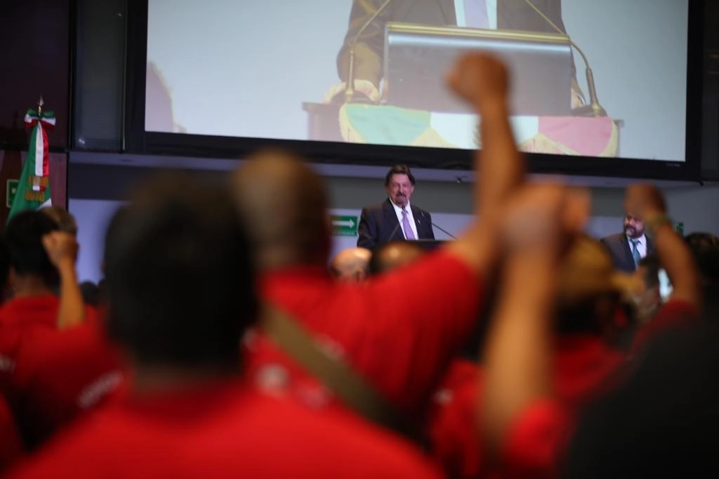 El dirigente del Sindicato Minero, Napoleón Gómez Urrutia, durante la XLII Convención General Ordinaria, en la Ciudad de México, el 3 de mayo de 2022. Foto José Antonio López