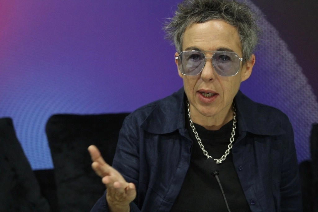 La escritora argentina Gabriela Cabezón Cámara recibió el Premio Sor Juana Inés de la Cruz 2024 en la 38 Feria Internacional del Libro de Guadalajara. Foto Arturo Campos Cedillo 