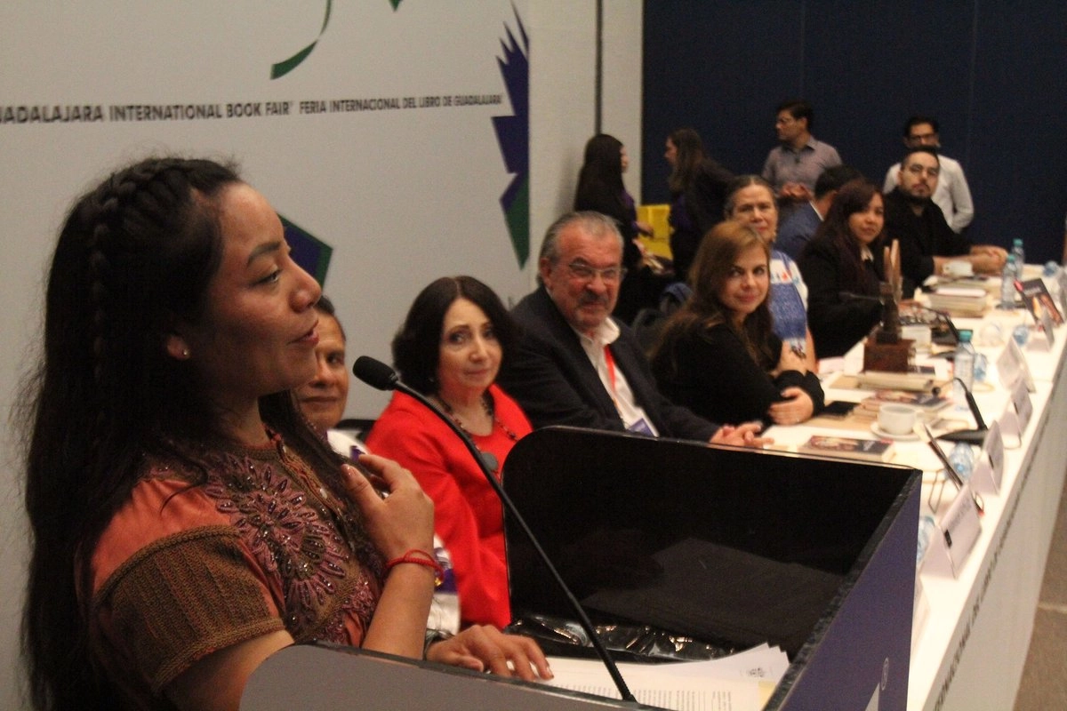 María Victoria Díaz Ruiz, escritora en lengua Batsˡ i kˡop Tsotsil, fue reconocida en la FIL 2025 con el  Premio de Literaturas Indígenas de América. Foto 